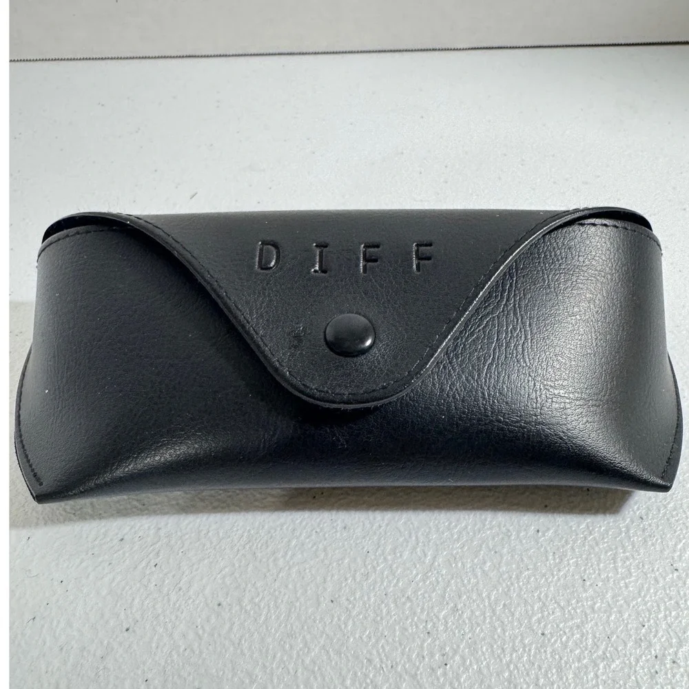 DIFF Eyewear Black Faux Leather Snap Closure Sunglasses Case 